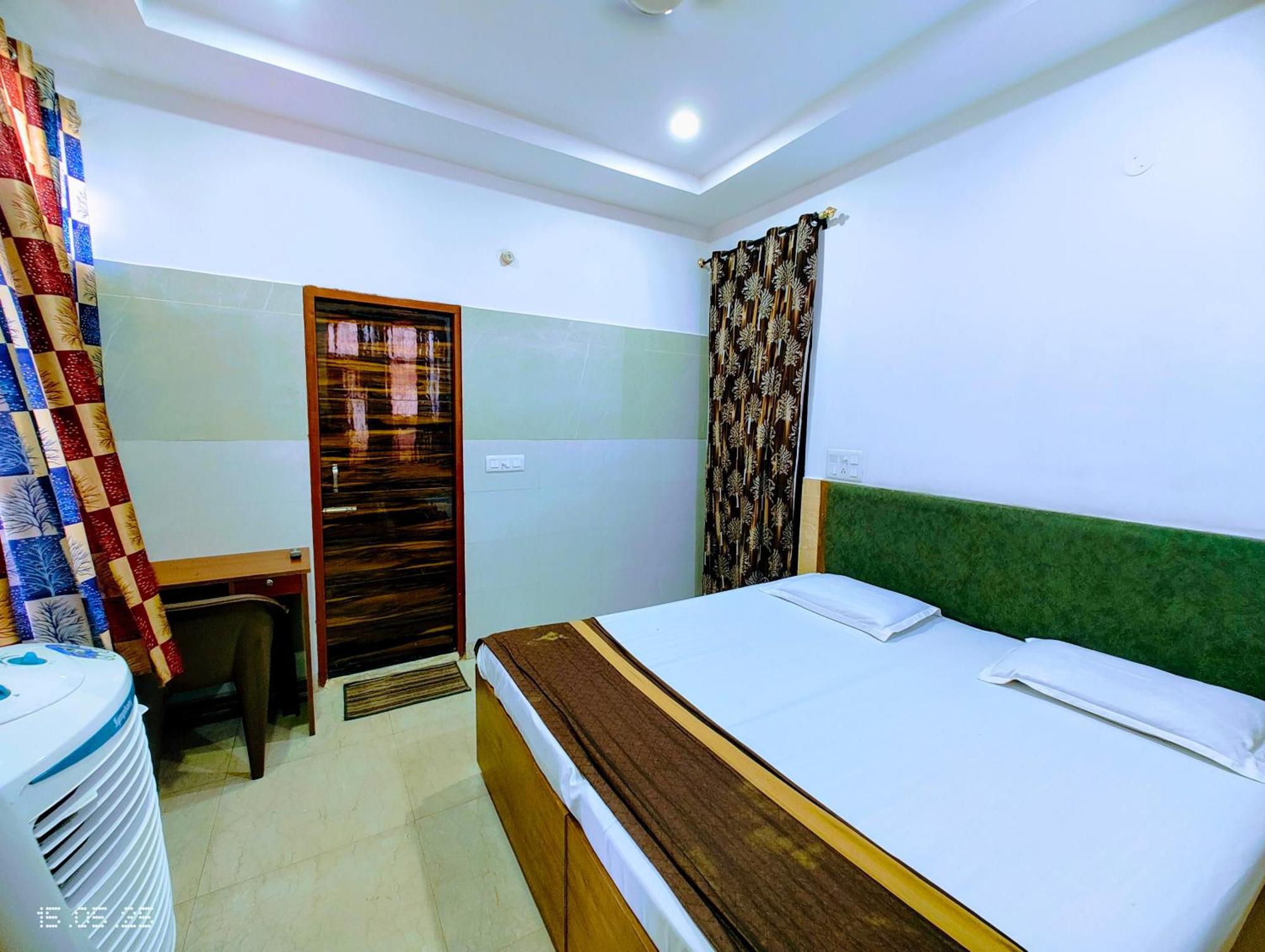 Hotel Yolo- Chandīgarh 外观 照片